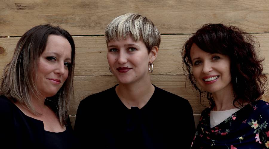 HAPPY VOICES Trio Gospel